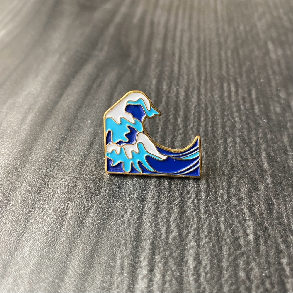 The Great Wave 🌊 Enamel Lapel Pin - Hokusai